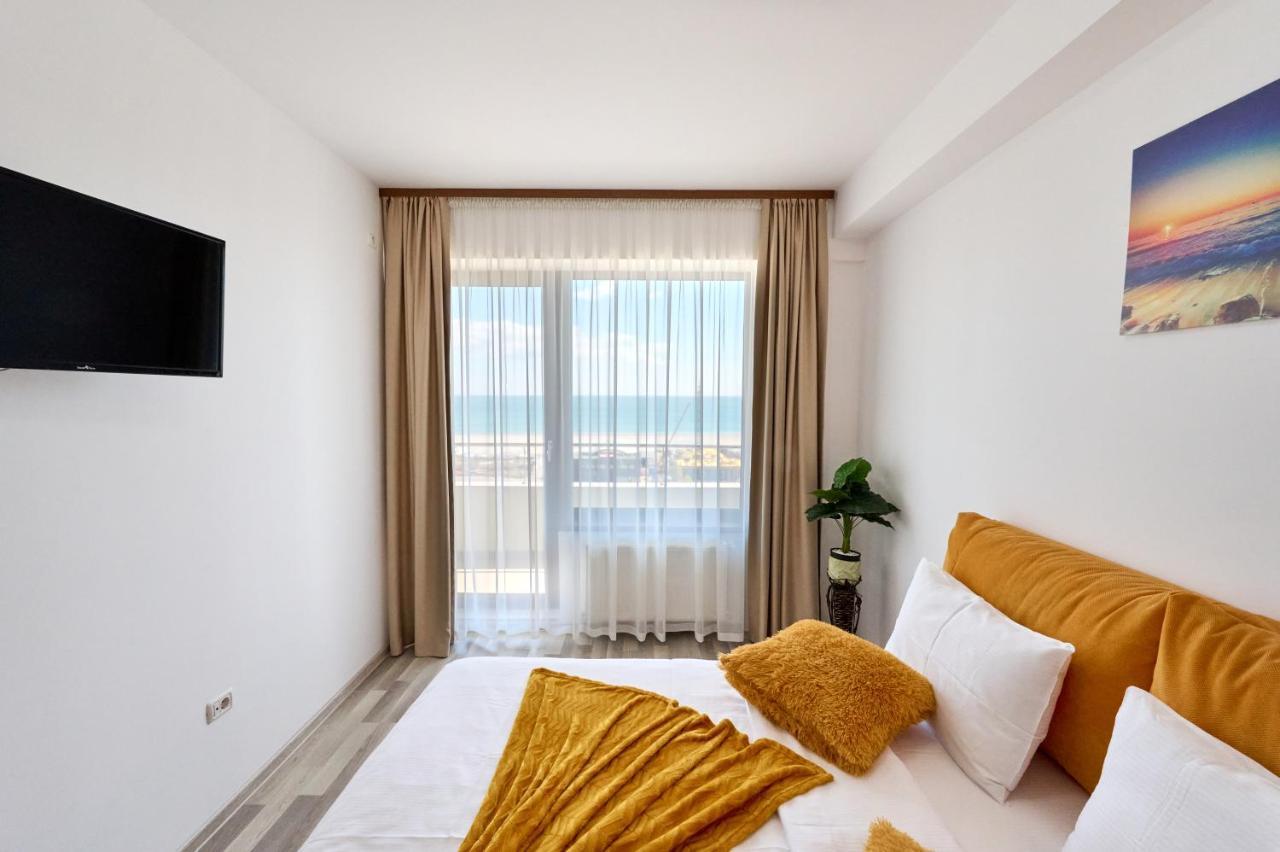 Ena Sunrise Summerland * Mamaia